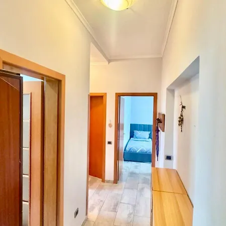 Nearcentre 4 * Tirana